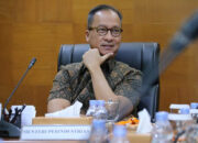 Bangun Industri Sulit, Menghancurkannya Sangat Mudah
