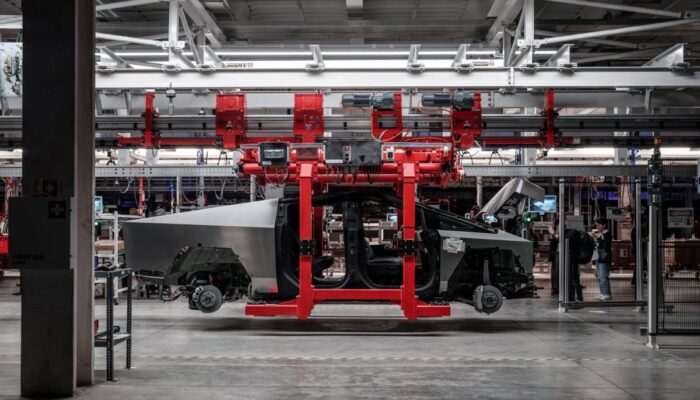Tesla sesuaikan produksi kendaraan menyusul penurunan permintaan