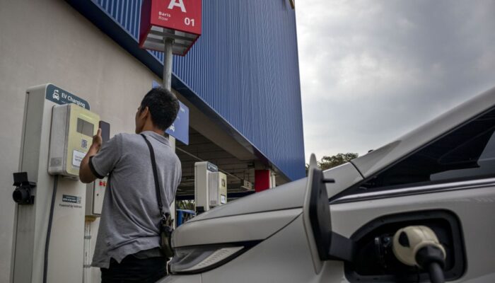 Penjualan mobil listrik baru di AS turun, namun, yang bekas naik