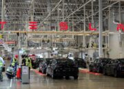 Tesla alami penurunan pendapatan dan laba bersih sampai 2 digit