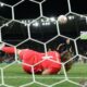 Kenapa kiper identik dengan nomor punggung 1?